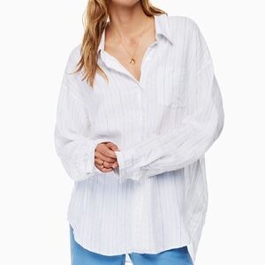 Wilfred Relaxed Linen Shirt in Cassatt White / Azurine